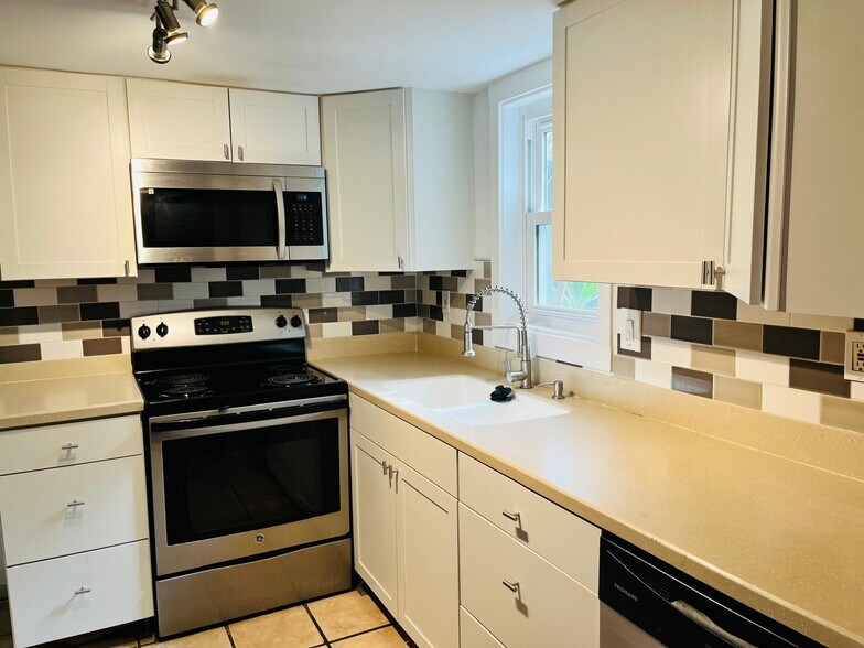 Building Photo - 695 A1A North