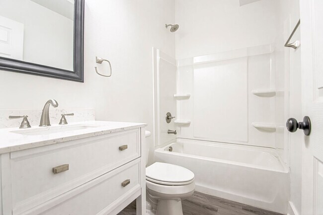 Building Photo - 306 S Schiller St