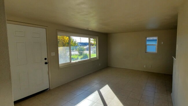 Building Photo - 1907 W Shoshone St