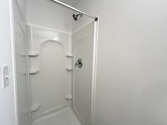 Building Photo - **OFFERING REFUNDABLE APPLICATION FEES & $150 MOVE IN PROMOTION** Newly Remodeled 3BD, 2BA Raleig...