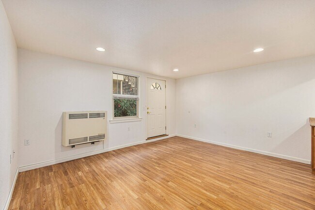 Building Photo - 935 Central Ave