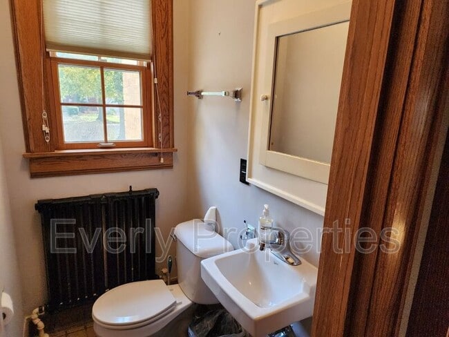 Building Photo - 120 68th Pl