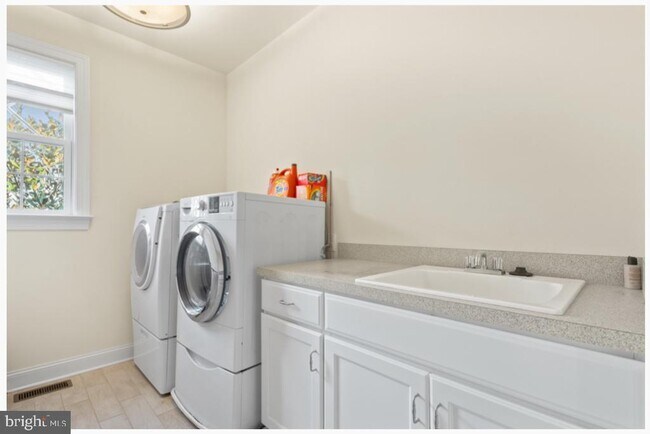 Building Photo - 100 Braebank Ln