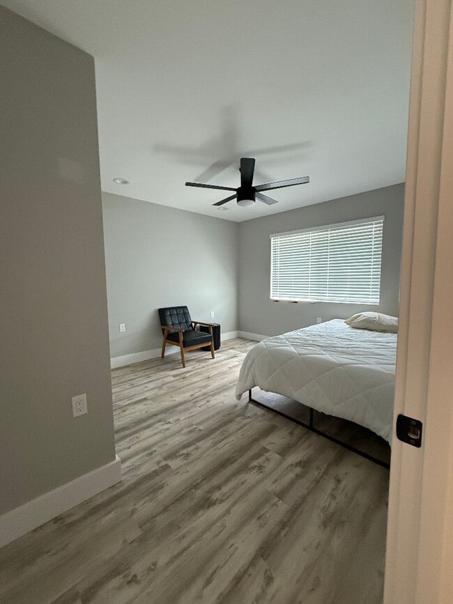 Building Photo - New modern studio with one bath