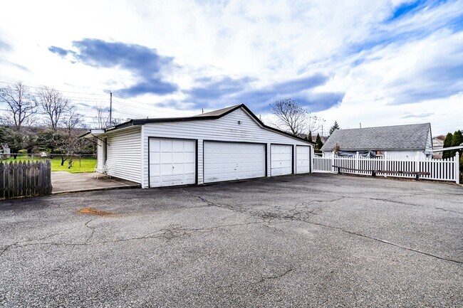 Building Photo - 39 Marley Ave