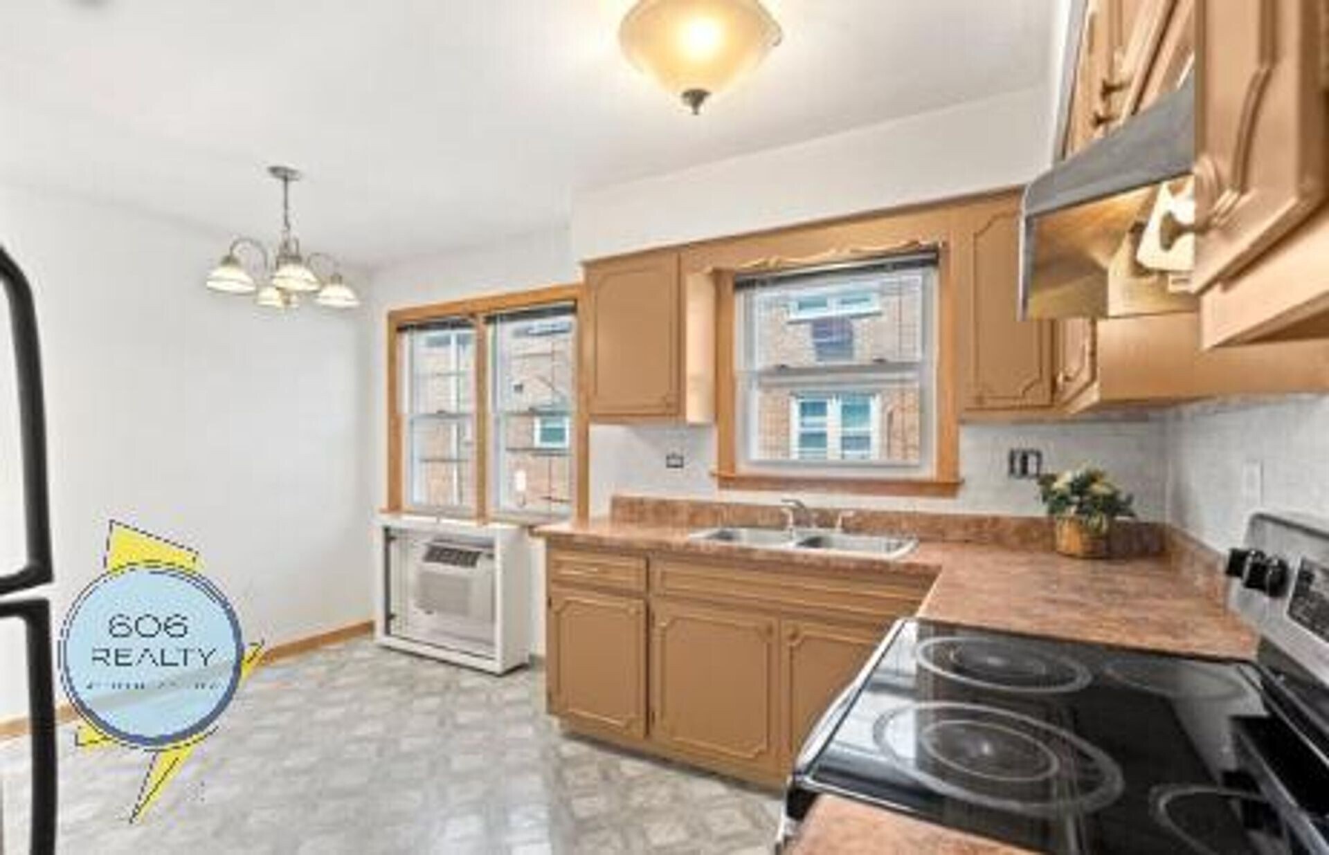 Building Photo - 9595 Maple Dr