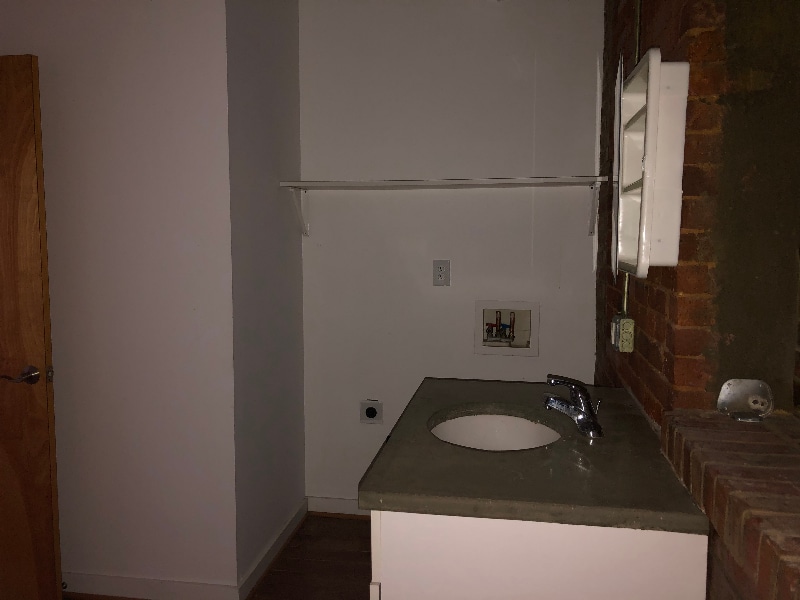Building Photo - 506 S Elm St