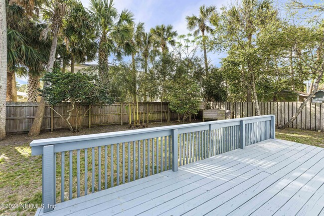 Building Photo - 1058 Beach Ave