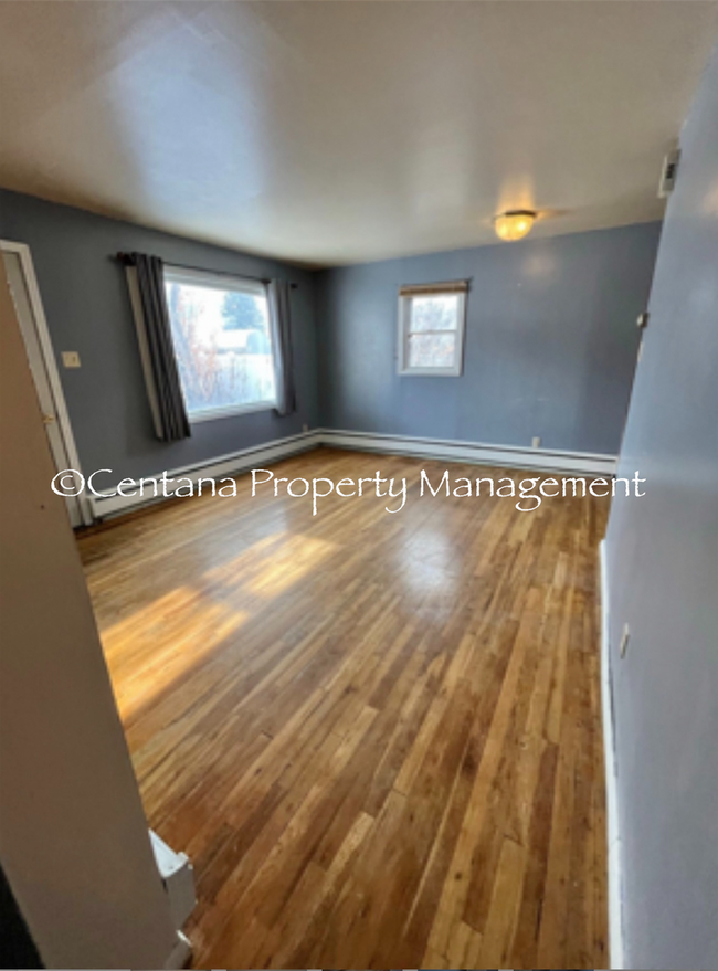 Building Photo - Pet friendly 2 bedroom house with a large lawn! (Better pictures coming soon).