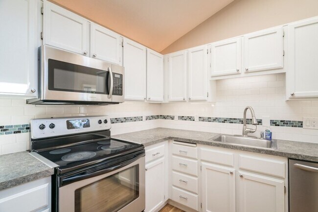 Building Photo - Charming Home in SW Portland