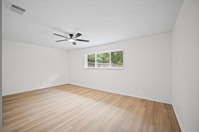 Building Photo - 10935 Silkwood Dr