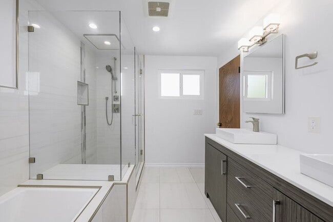 Building Photo - 4413 Don Felipe Dr