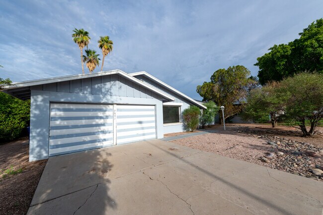 Building Photo - 2607 S Jentilly Ln