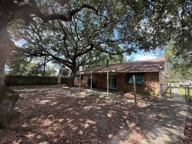 Building Photo - Lake Village Brick Rancher