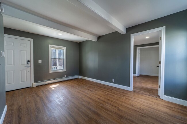 Building Photo - 14 Winter St