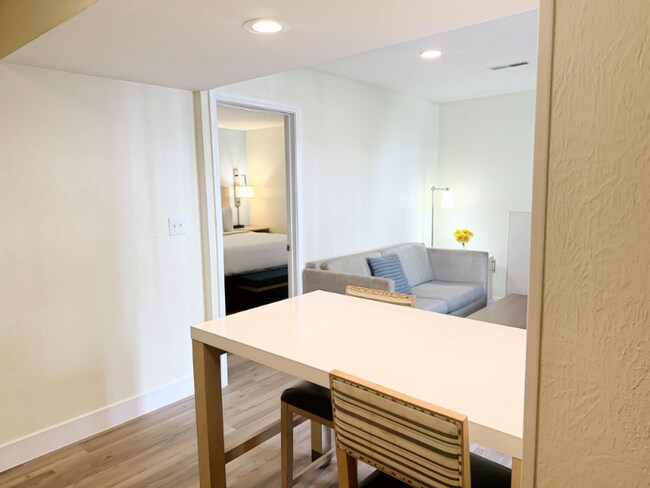 Building Photo - 11689 Chester Rd