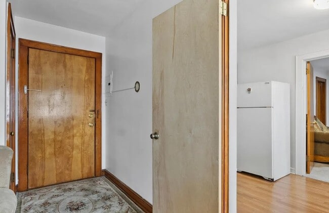 Building Photo - 1020 Raritan Ave