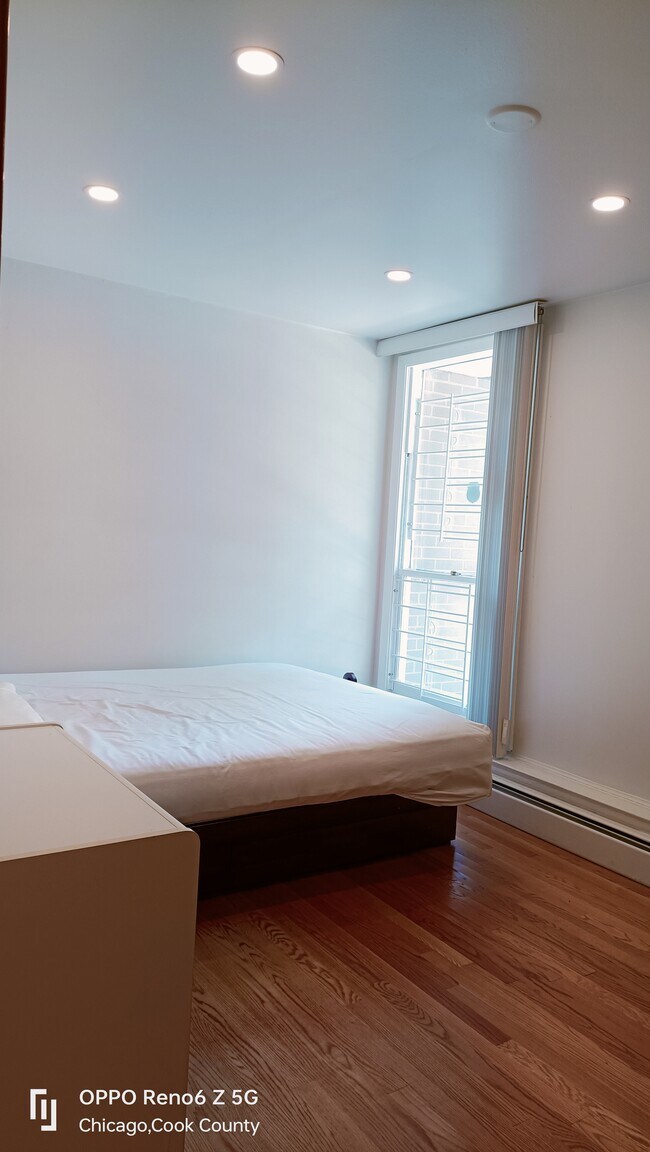 Building Photo - 5557 S Harper Ave