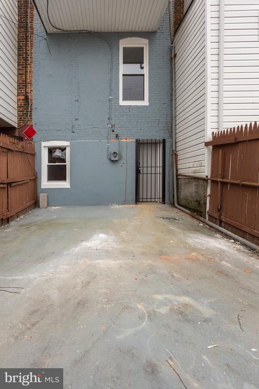 Building Photo - 2212 W Fayette St