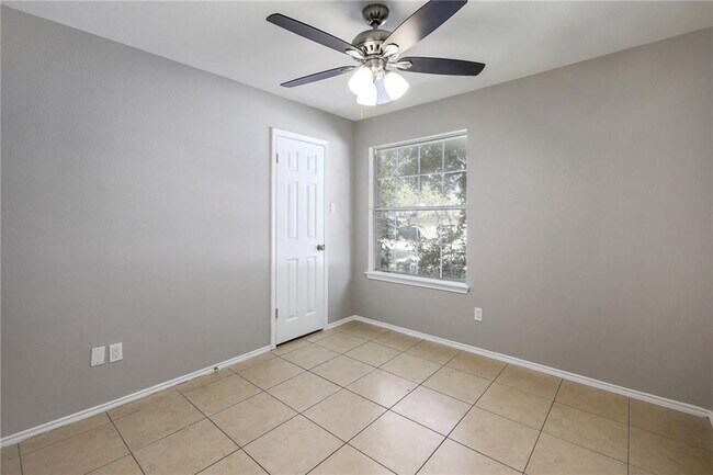Building Photo - 1617 Diana Dr