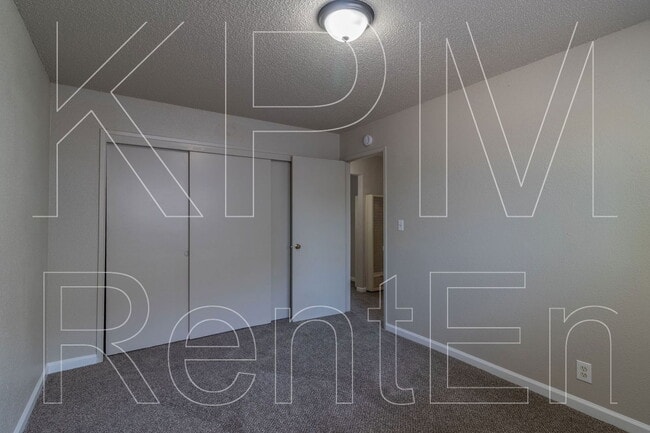 Building Photo - 206 Goya Dr