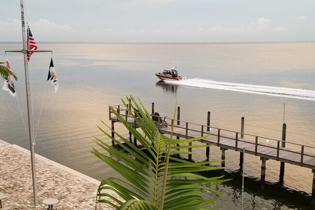 Building Photo - 5285 Coquina Key Dr SE