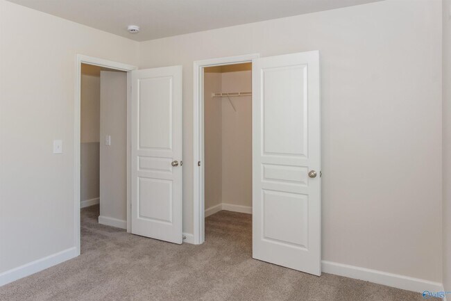 Building Photo - 16936 Wellhouse Dr