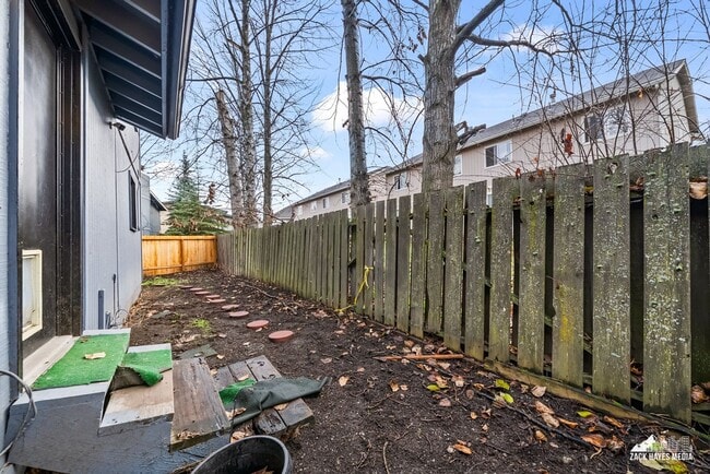 Building Photo - 6627 Zurich St