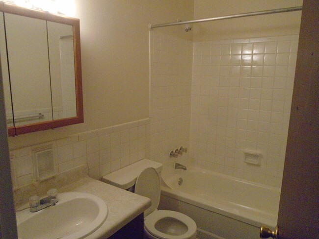 Building Photo - 2 BR Apt near Purdue University