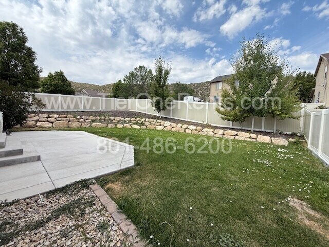 Building Photo - NO DEPOSIT option available for qualified ...