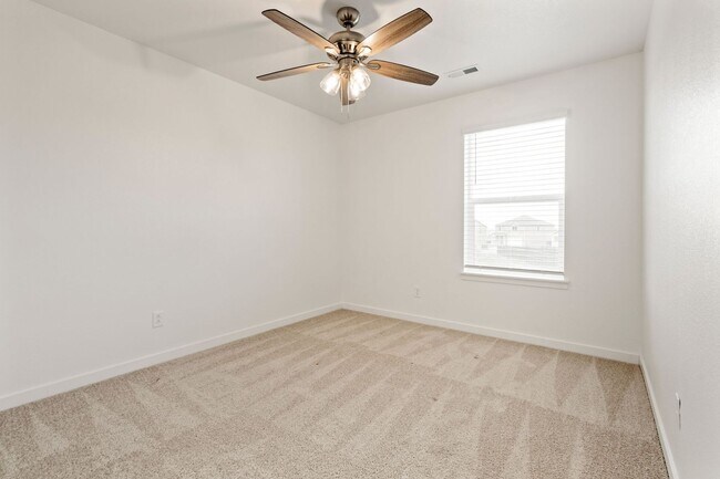 Building Photo - Ideally Located Modern 4-Bedroom Home