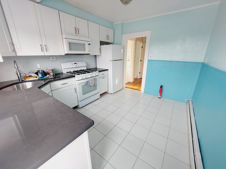 Full Eat In Kitchen - 218 Passaic Ave