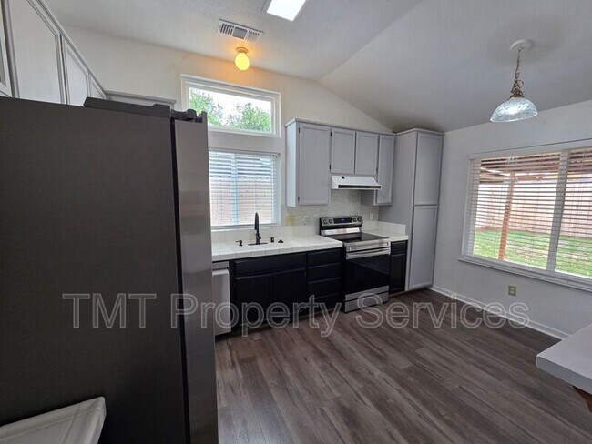 Building Photo - 2234 Wall St