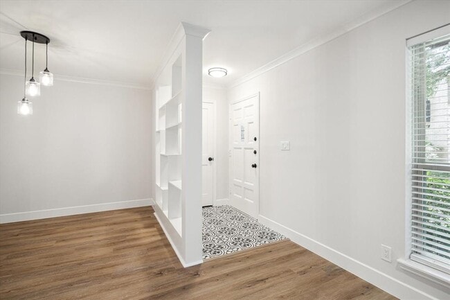 Building Photo - 2315 Triway Ln