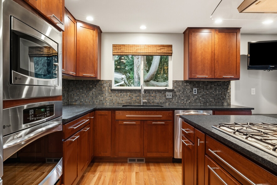 Building Photo - 19515 Fremont Ave N