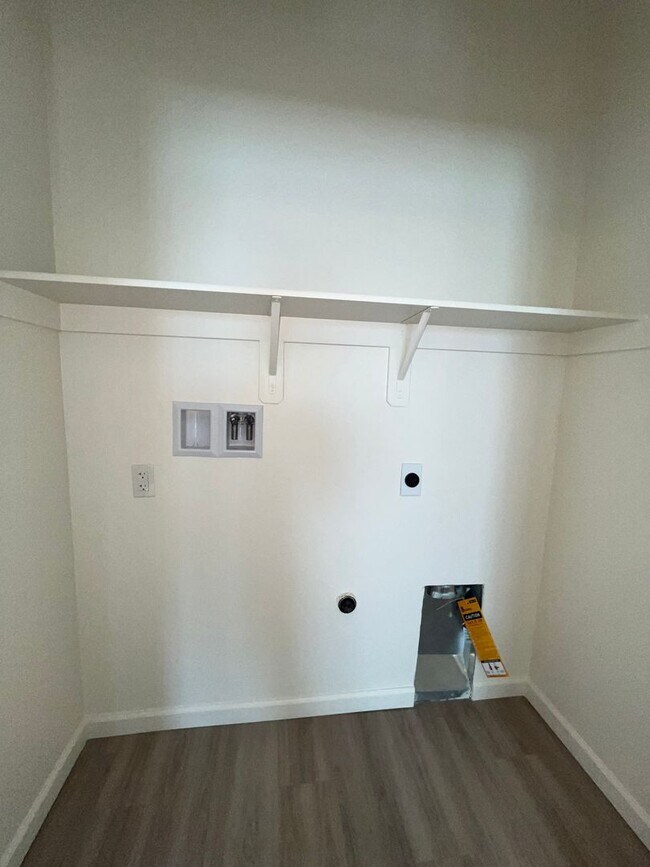 Building Photo - 4214