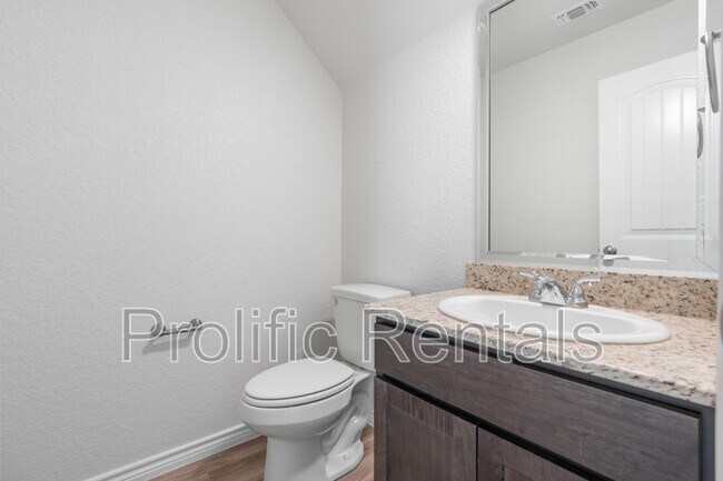 Building Photo - 103 Lost Trl