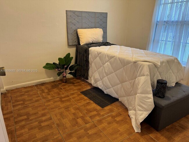 Building Photo - 19354 NW 28th Ct