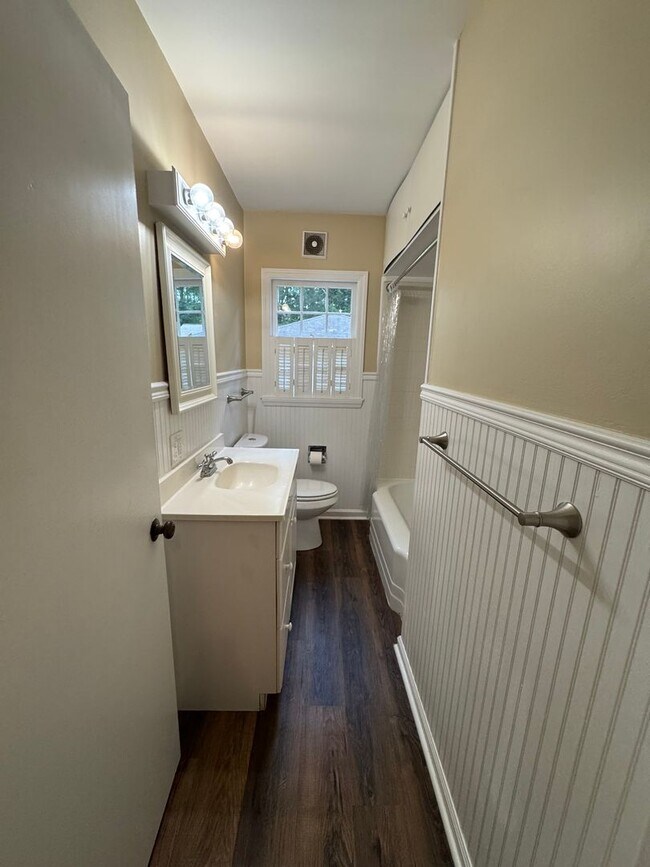 Building Photo - Cozy 2/1 Cottage in Rockridge Heights- $1,650