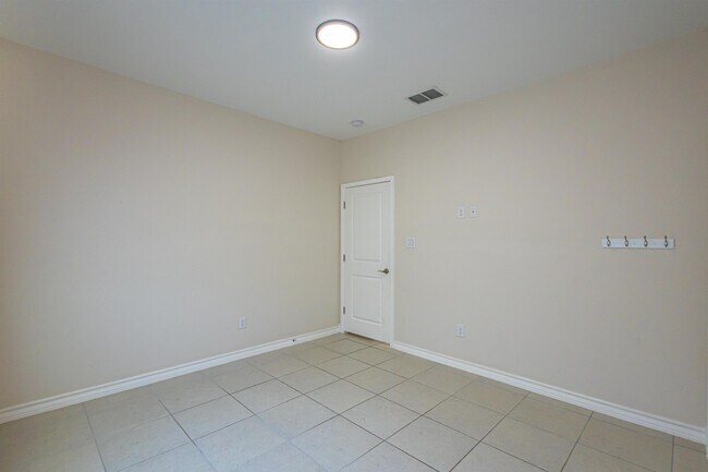 Building Photo - 1512 Latigo Lp
