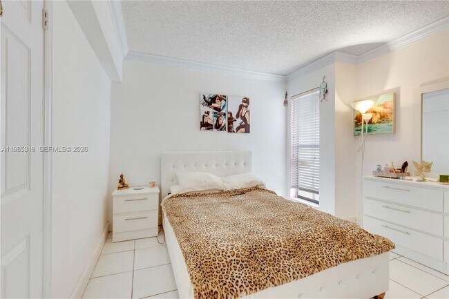 Building Photo - 1758 W 58th St