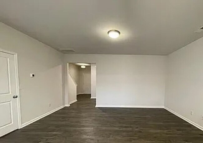 Building Photo - 3 BR/2BA | 1-Car Garage | End-Unit