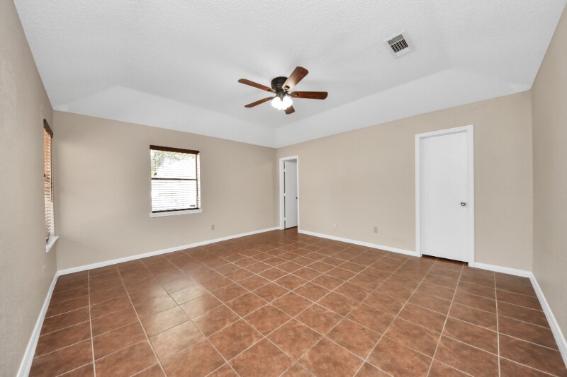 Building Photo - 2102 Rolling Glen Dr