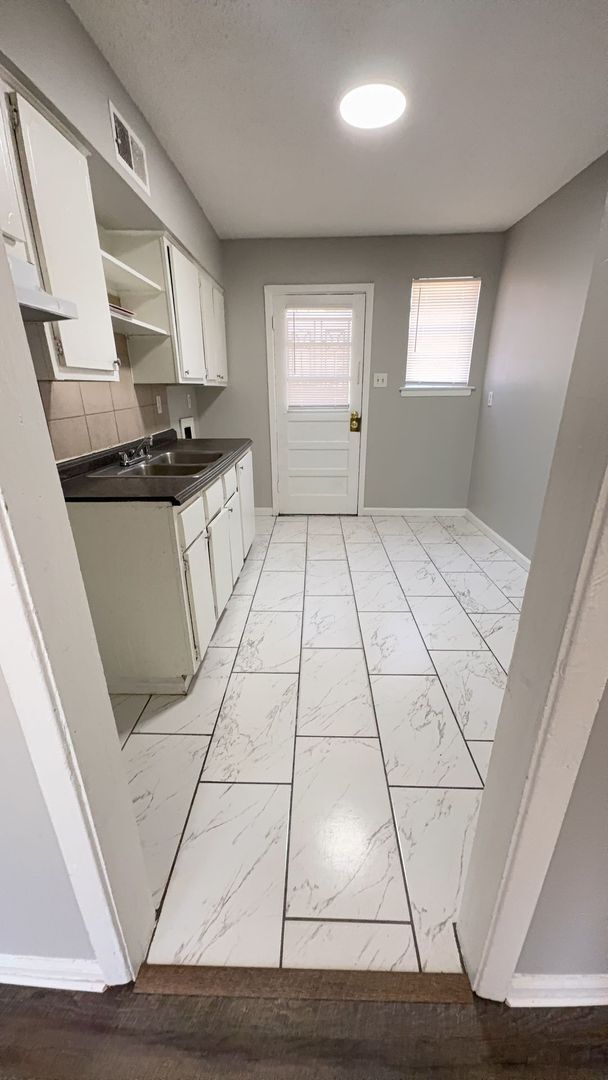 Building Photo - Very Nice Duplex in Berclair