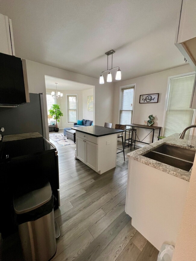 Building Photo - Renovated Short Term Rental!