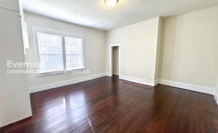 Building Photo - 1629 Alemeda Ave SW