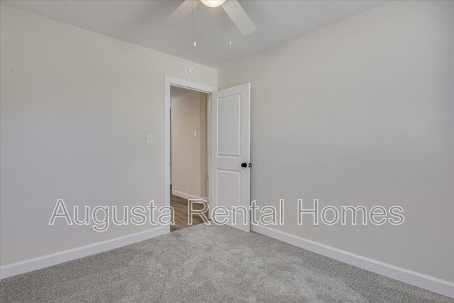 Building Photo - 2336 Prague Ct