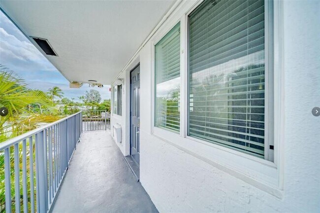 Building Photo - 1814 E Oakland Park Blvd