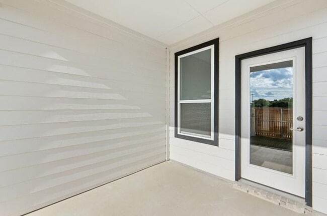 Building Photo - 1955 Settlers Glen Dr