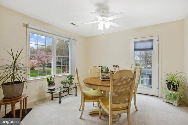 Building Photo - 6117 Riverview Dr